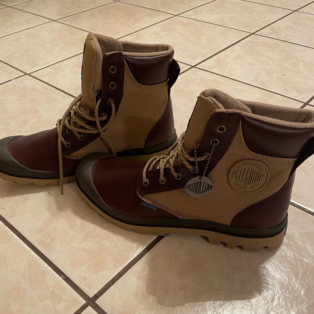 NWOT Men’s Palladium waterproof boots
